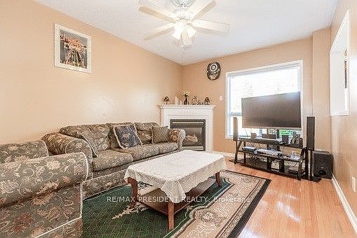 3rd image of 44 Gold Hill Rd W