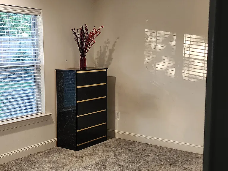 168 Everleigh Dr — Photo 2