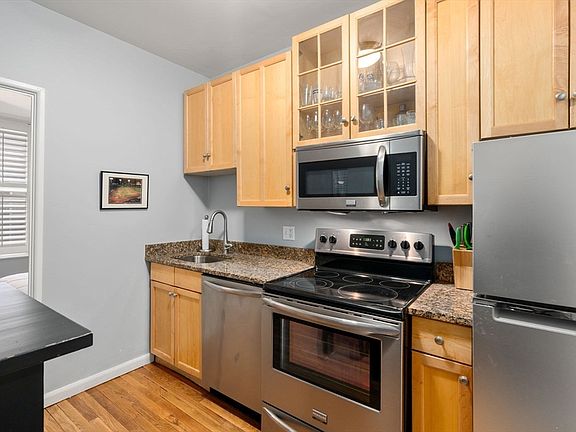 4th image of 483 Beacon St APT 37