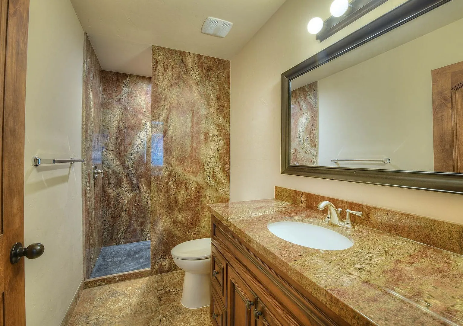 2598 E. Lee St. — Photo 3