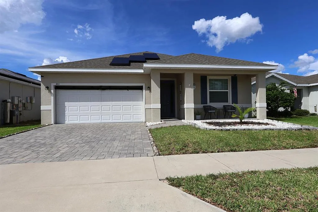 3 bed, 2.0 bath, 1456 sqft, $2,550 — Photo 1