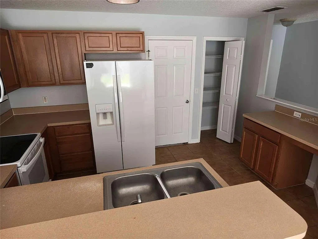 3 bed, 2.5 bath, 1495 sqft, $2,000 — Photo 3