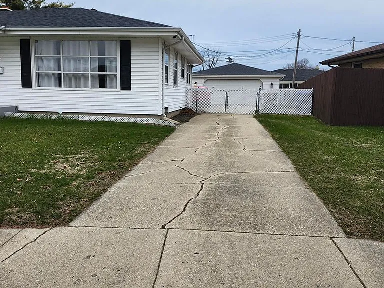 2045 16th Ave — Photo 3
