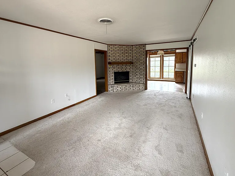 1115 Mary Ellen St — Photo 6