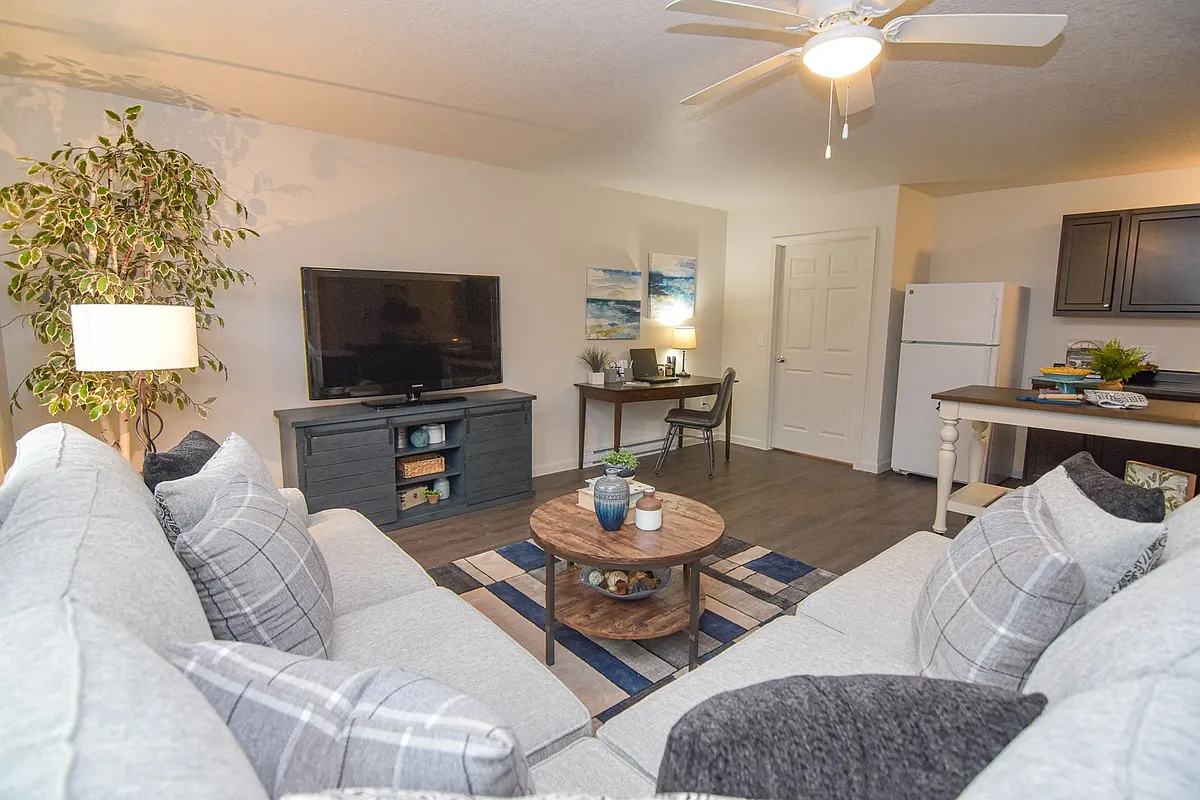 Building Photo - Cherry Creek Estates