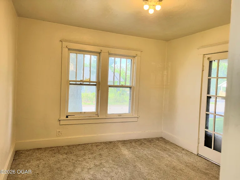 3102 S Wall Ave — Photo 3