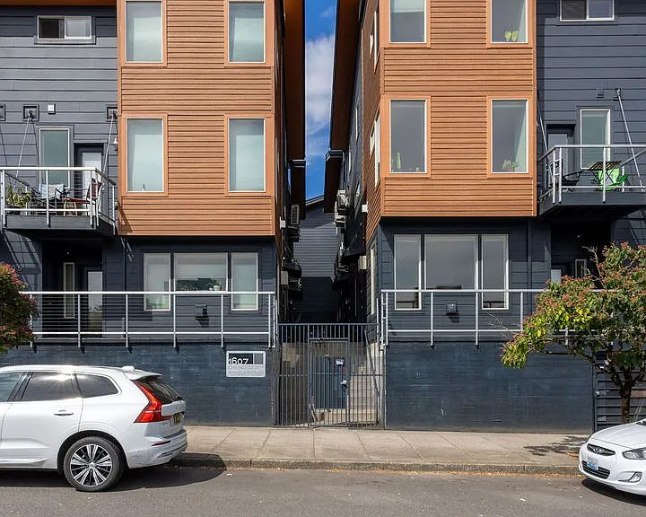 1607 NW Davis St — Photo 52