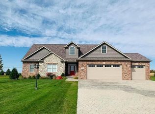 127 Lost Creek Ct, Pekin, IL