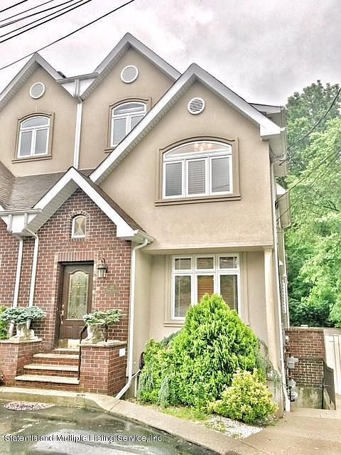 1st image of 32 Tiffany Ct