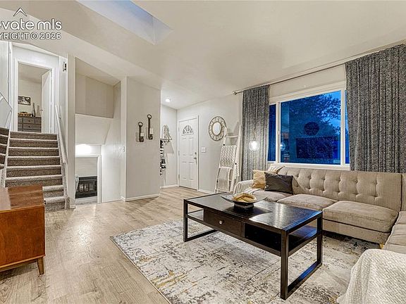 4th image of 2045 Heathercrest Dr