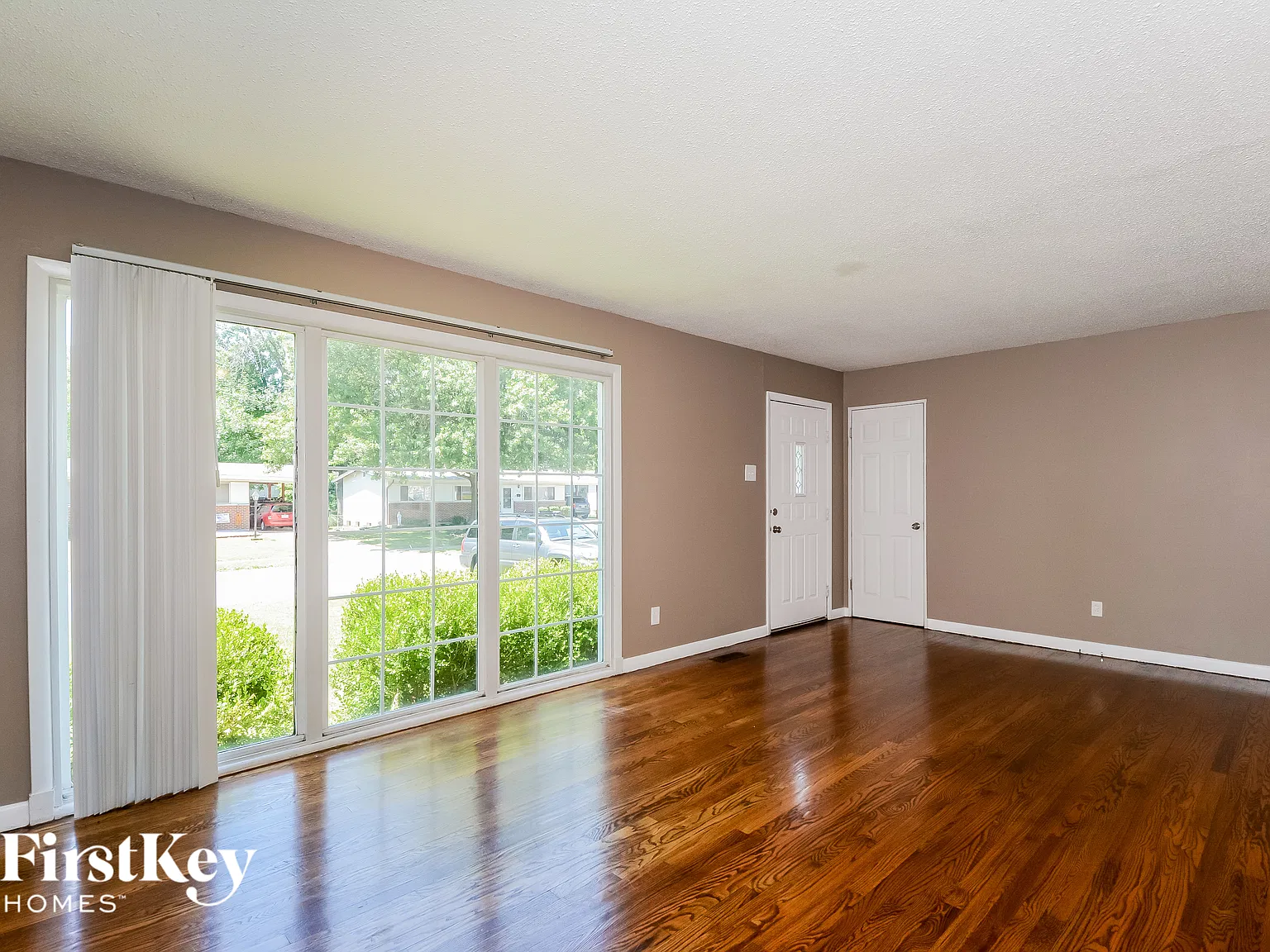 3 bed, 1.5 bath, 1092 sqft, $2,040 — Photo 4