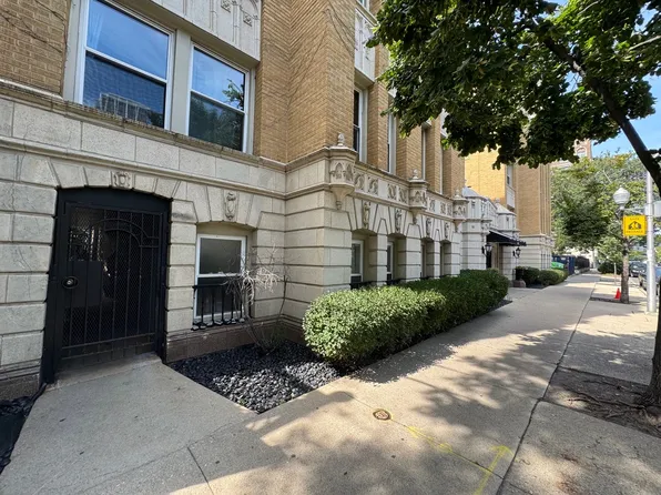 4240 N Clarendon Ave APT 213N, Chicago, IL 60613