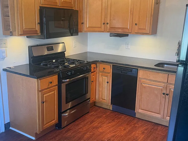 430 River Dr #2 — Photo 8