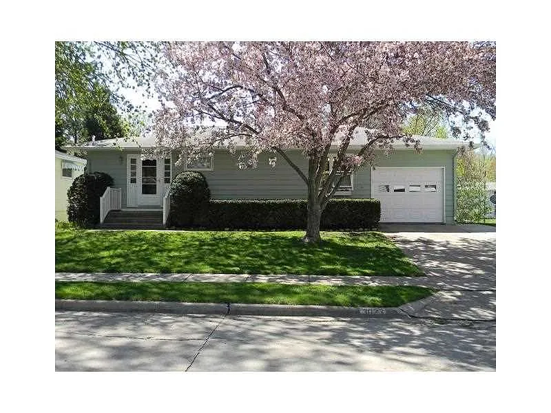 3023 Clover St photo 1