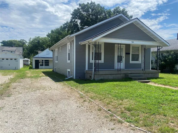 725 Rice St, Wood River, IL 62095