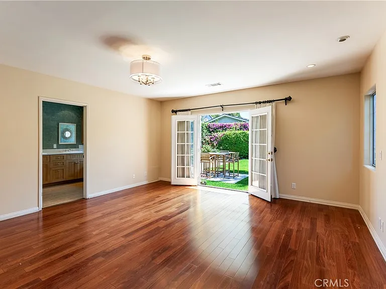 4722 Ventura Canyon Ave — Photo 21