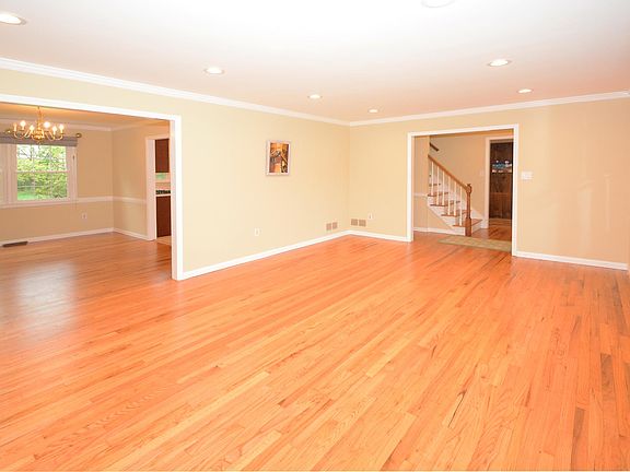Spacious L/R lights & Hardwd