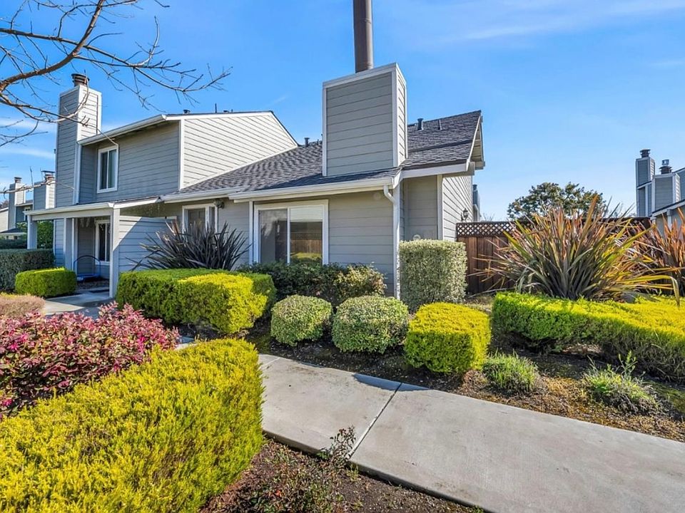 1st image of 831 Vespucci Ln
