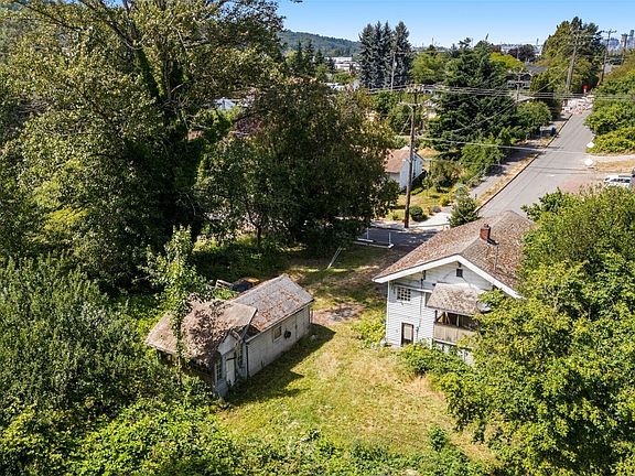 3rd image of 565 S Director