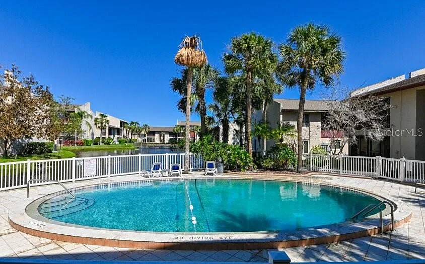 1 bed, 1.0 bath, 710 sqft, $1,350 — Photo 2