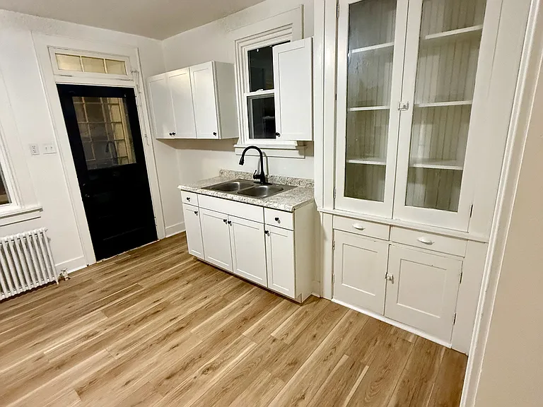 901 Saint Nicholas Dr — Photo 2