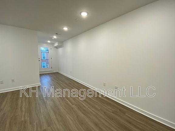 2nd image of 3932-36 Mount Vernon St #6