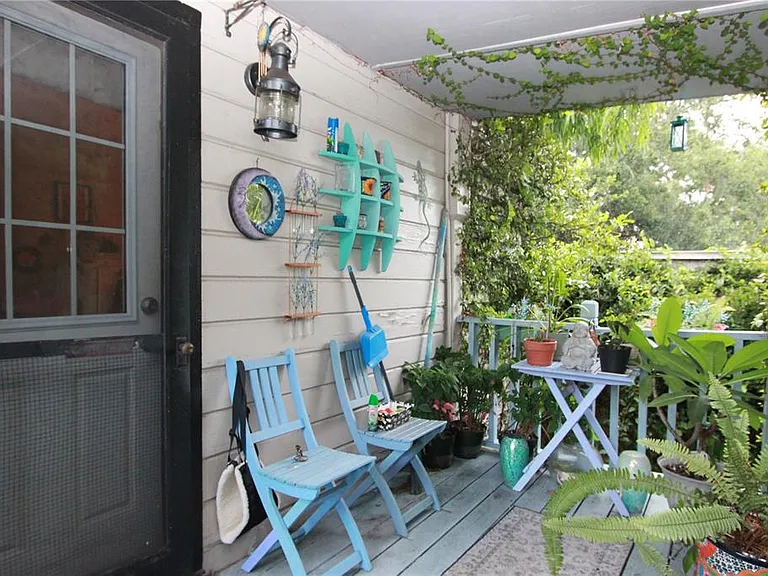415 E Gore St — Photo 2