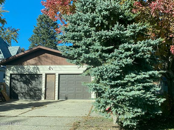 3rd image of 506 4th St W