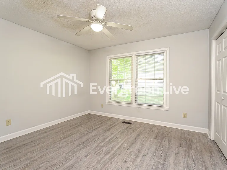 4857 Stonewall St — Photo 8