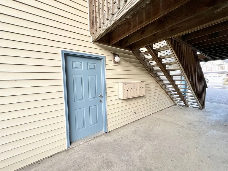 451 Frizzell Ave #D — Photo 40
