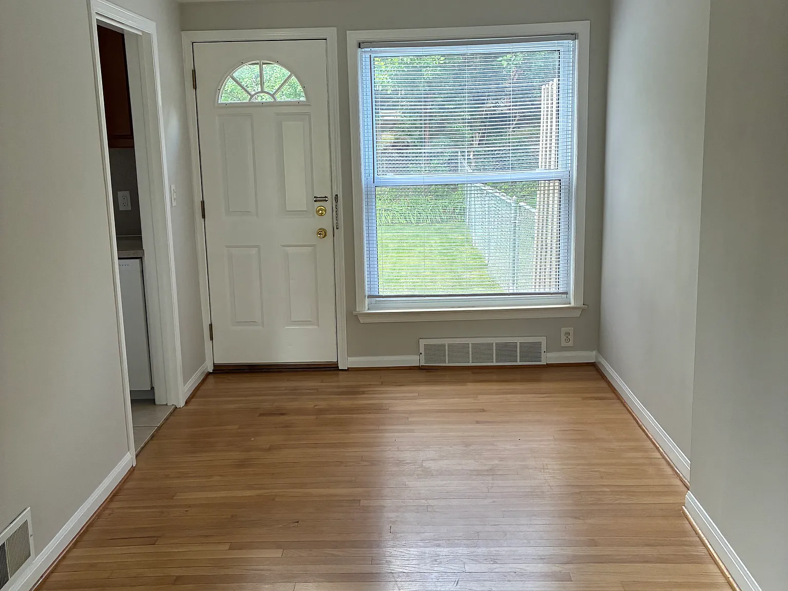 2 bed, 935 sqft, $1,950 — Photo 3