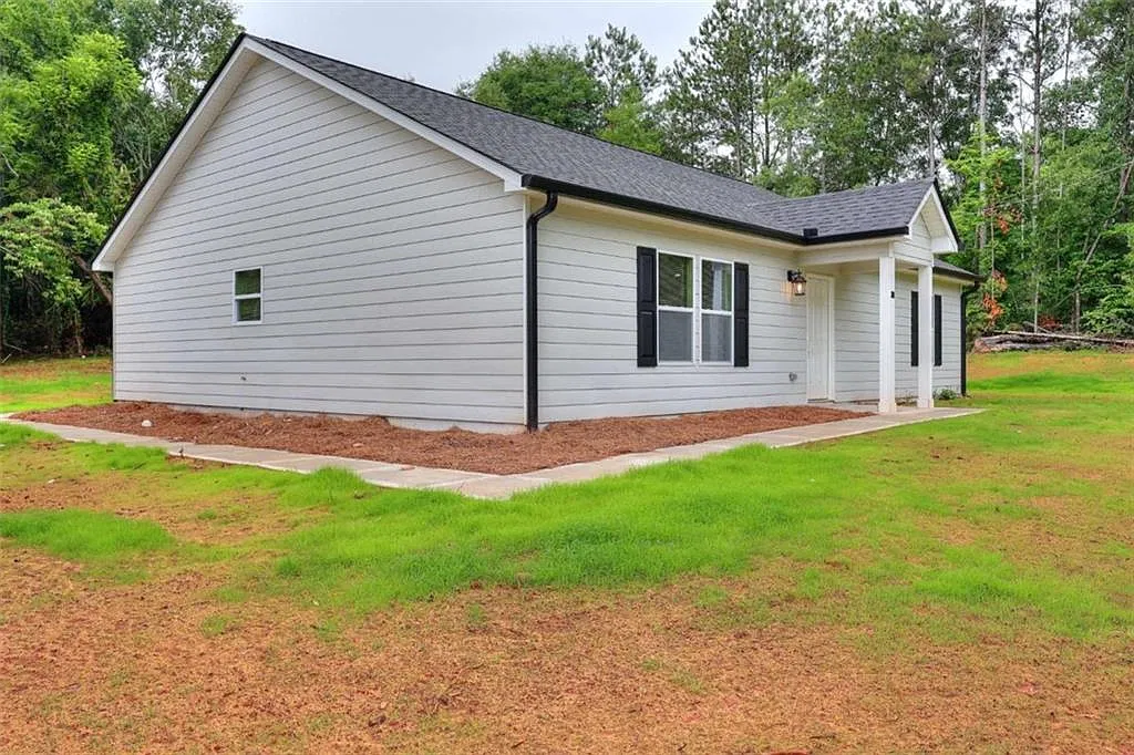 4 bed, 2.0 bath, 1580 sqft, $2,000 — Photo 3