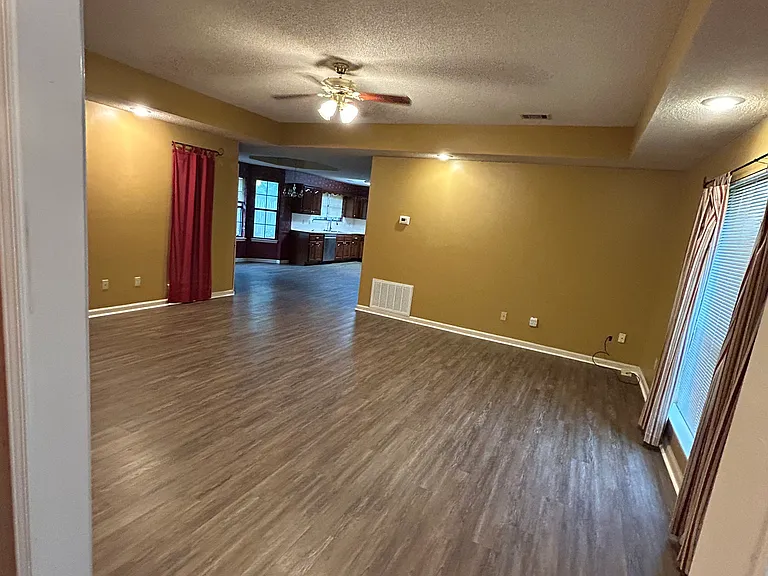 2305 Coraltree Dr — Photo 6