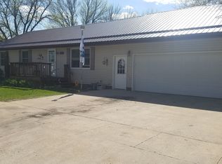 1101 3rd St, Gowrie, IA 50543