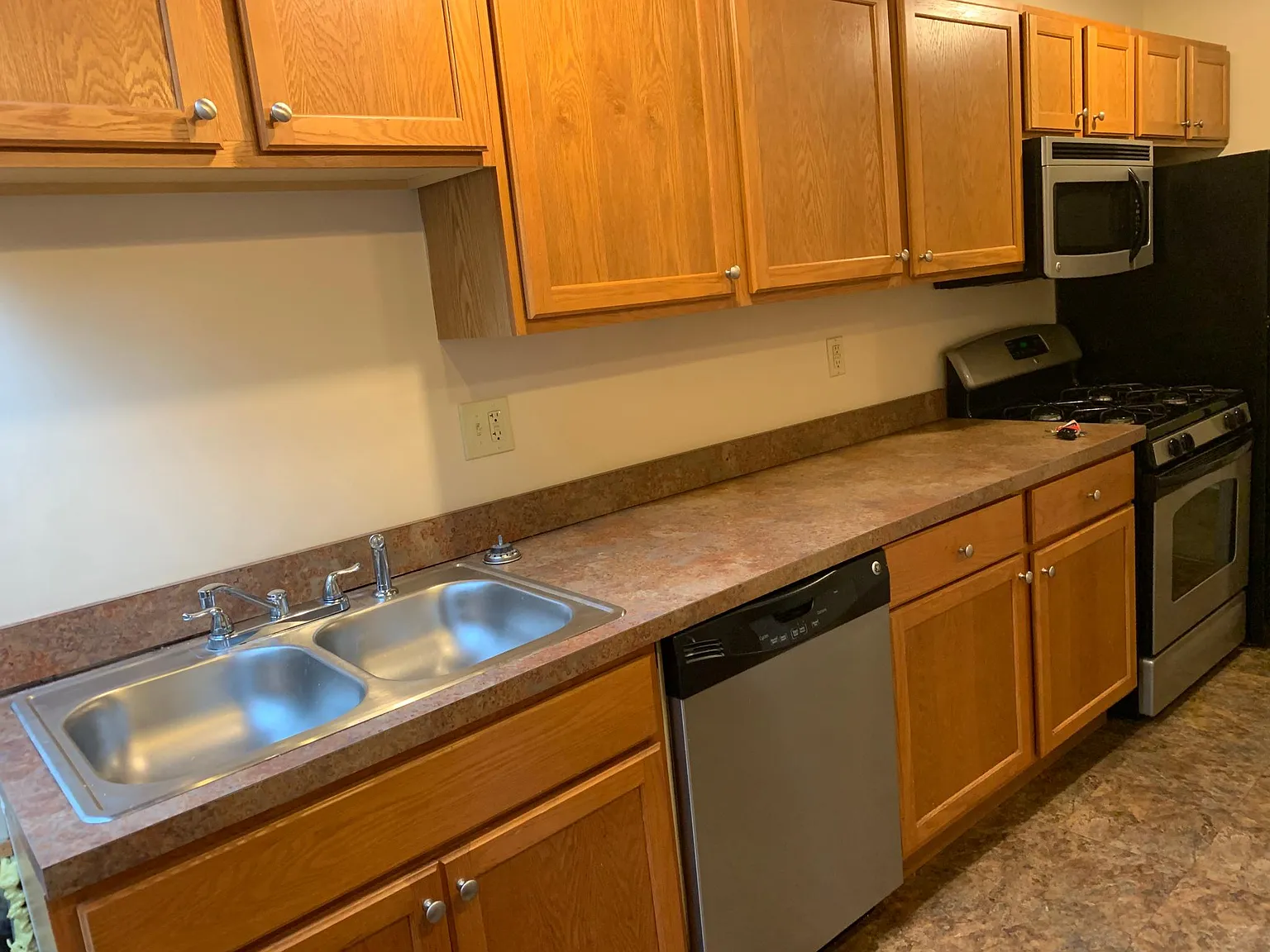 3 bed, 1250 sqft, $1,800 — Photo 4