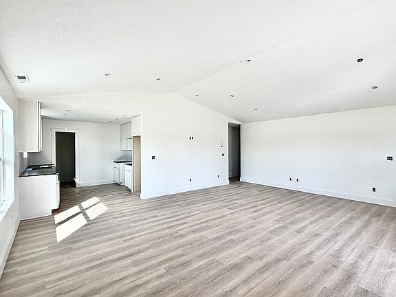 4th image of 263 Cypress Dr