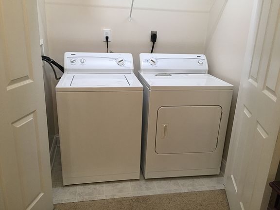 2nd image of 205 Capital St Unit 2