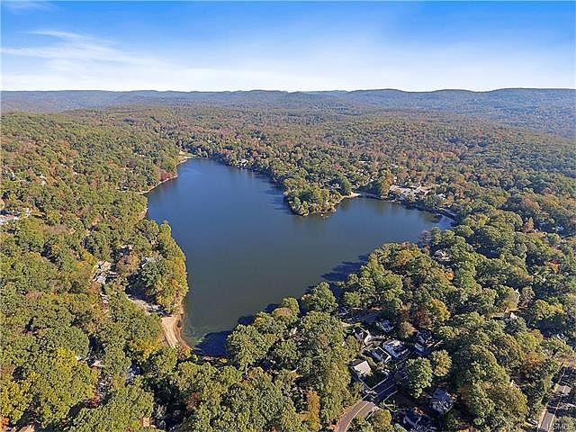 1st image of 65 Lake Dr