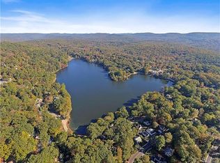 65 Lake Dr, Lake Peekskill, NY 10537