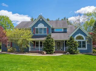 5 Skylark Ct, Huntington Station, NY 11746