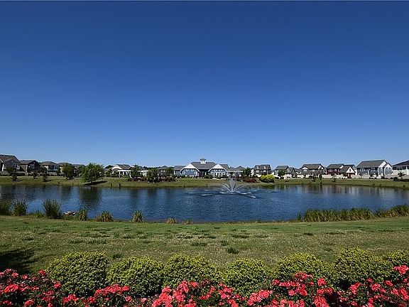 3rd image of 473 Heartfield Dr