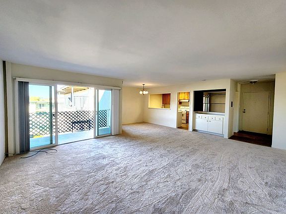 3rd image of 930 Peninsula Ave APT 404