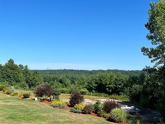 3rd image of 22 Sky Country Dr