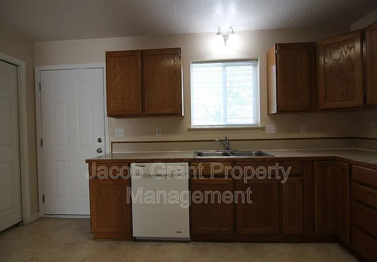 4946 Cole St #4 — Photo 10