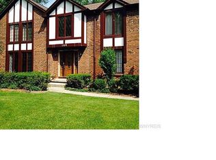 160 Glen Oak Dr, East Amherst, NY 14051