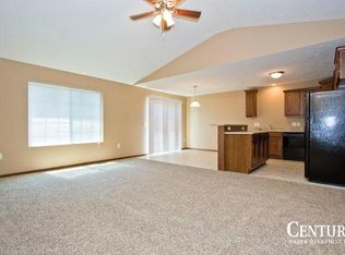 955 Palmetto Ln, Lincoln, NE 68521