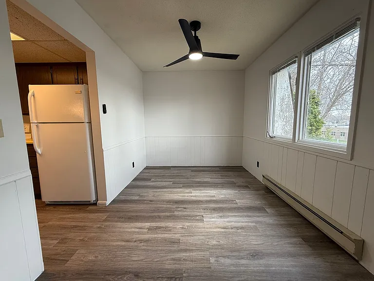 1116 2nd Street SE - Uptown Apartments — Photo 21
