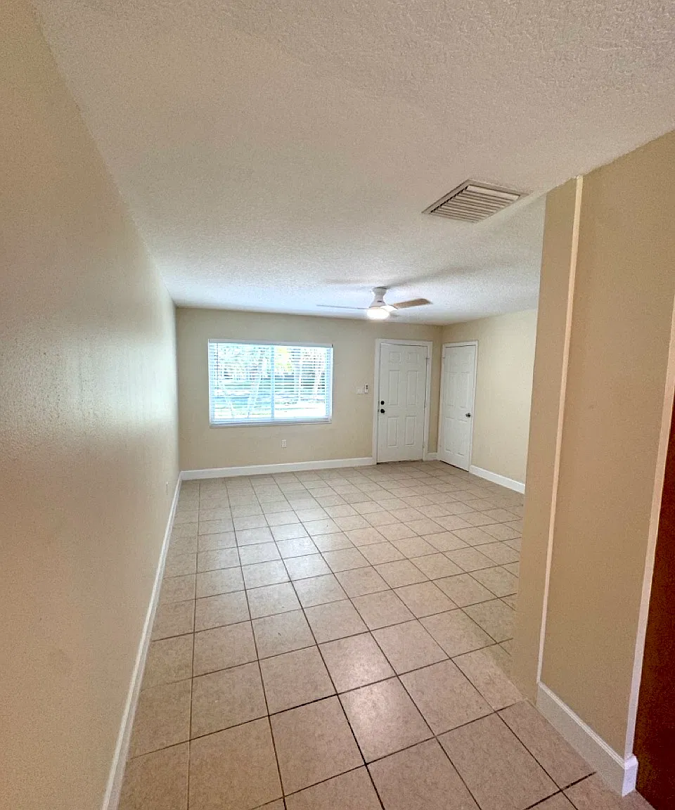 3 bed, 1050 sqft, $1,850 — Photo 3
