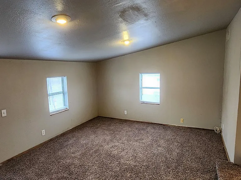 2120 Houston Ave — Photo 18