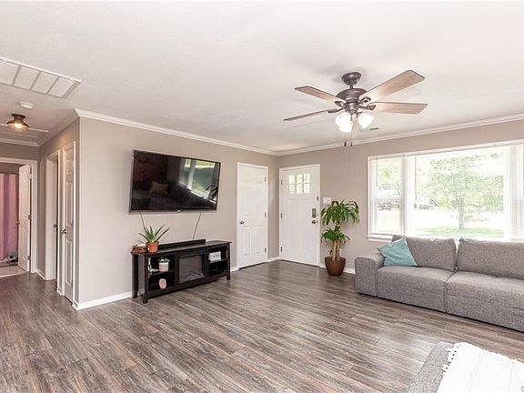 5th image of 622 S Holly Ave
